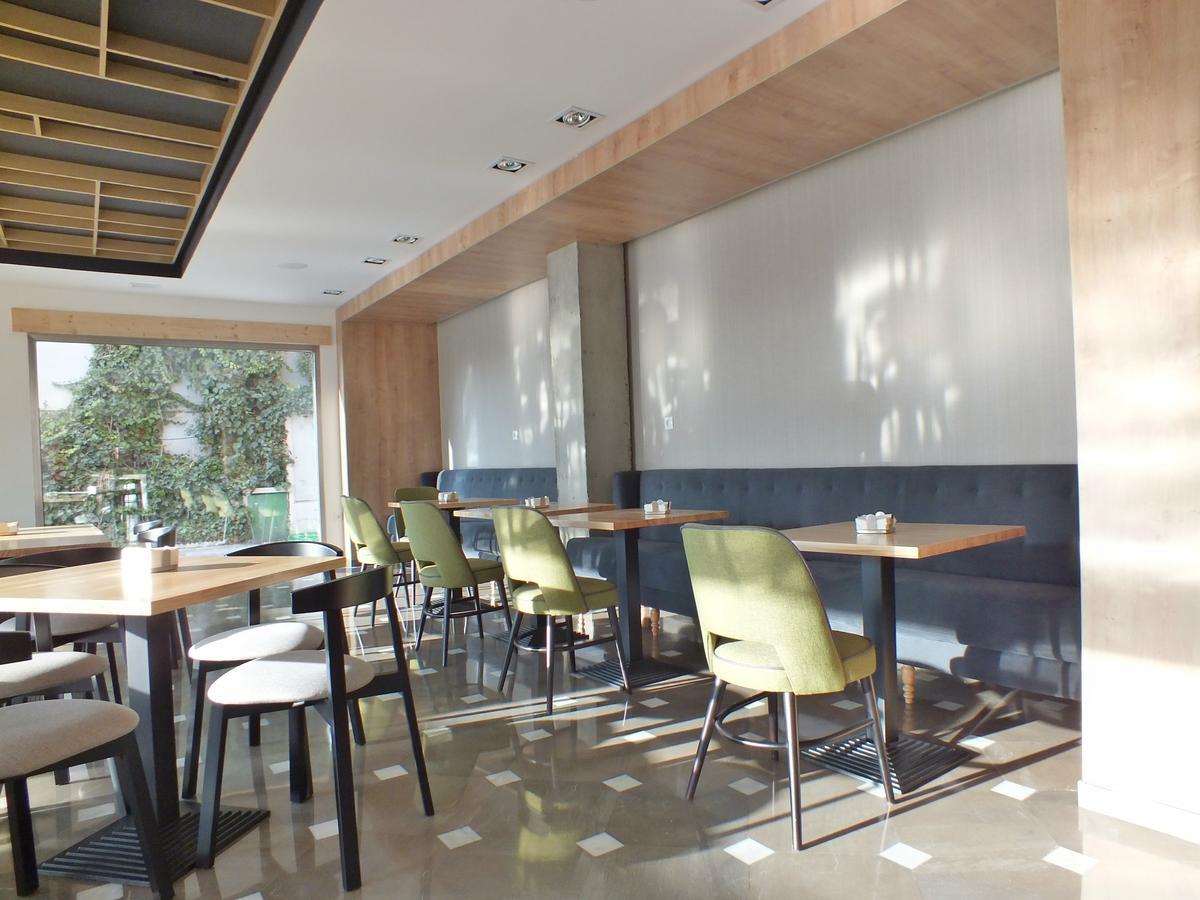 Hotel Las Yucas Atarfe Екстериор снимка
